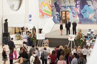 《同一个世界》国际艺术展 跨越文化界限的艺术盛宴